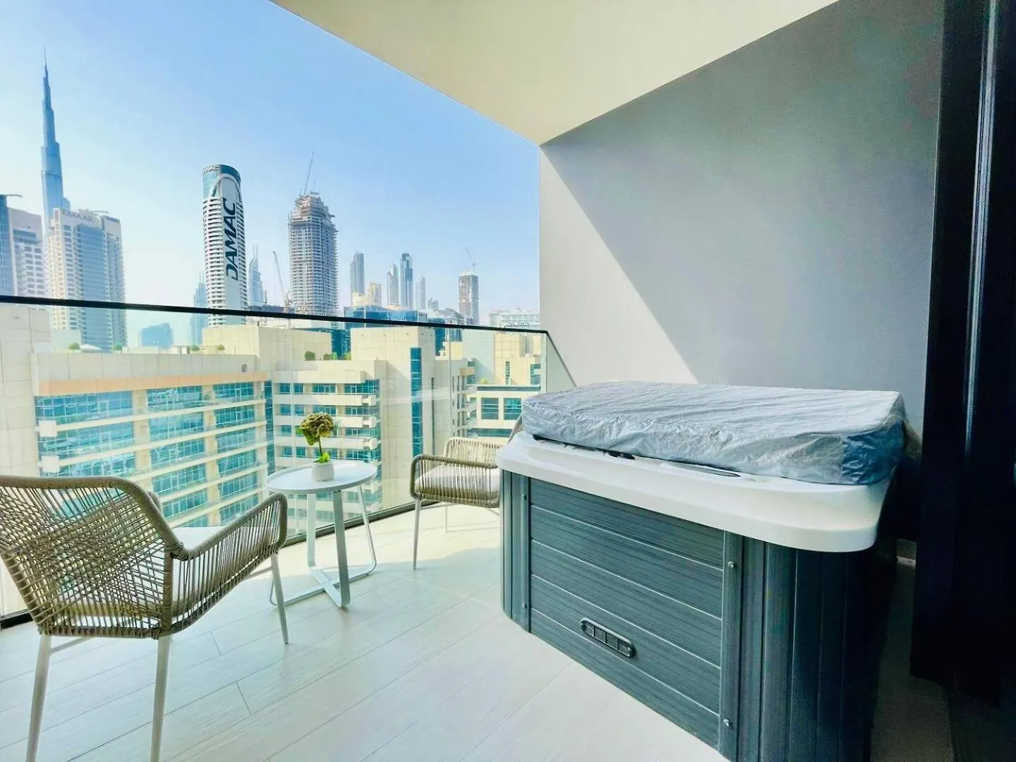 Modern Studio Business Bay Burj Khalifa View Dubai 0*,